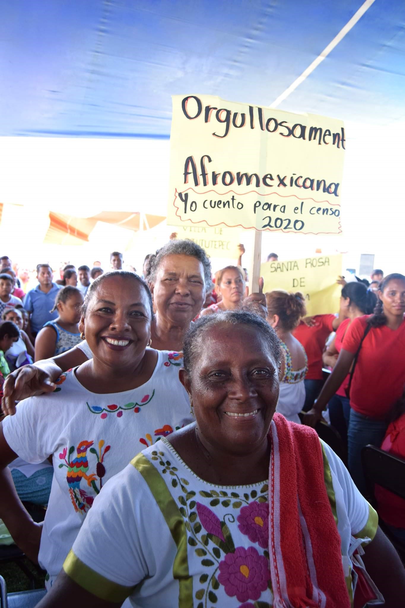 Image of Afro Mexicans with 2020 Mexican census sign