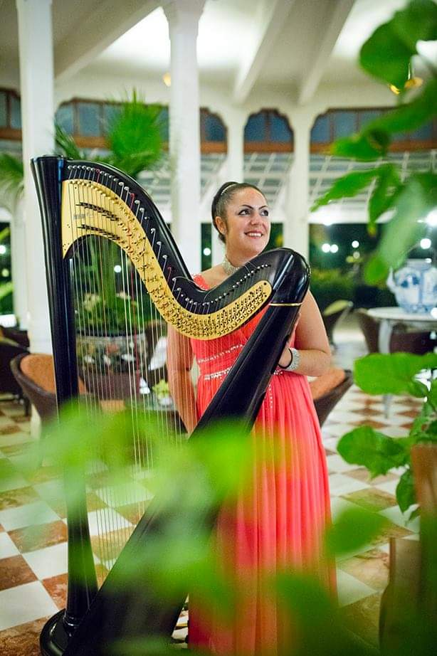 Chiara Capobianco with harp