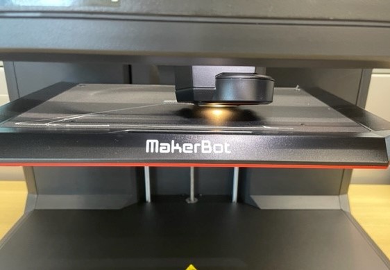 Black Replicator printing an item