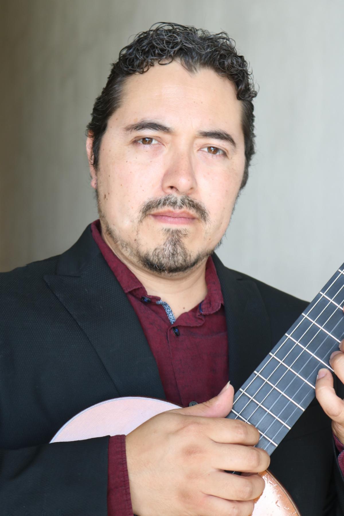 A picture of guitarist José Rodriguez 