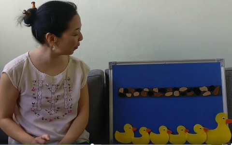 Photo of librarian with felt board