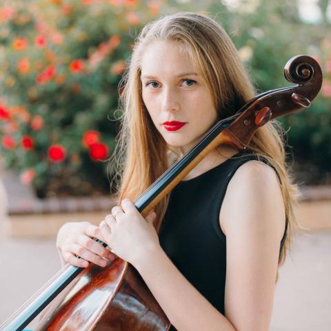 Photo of cellist Veronika Alter holding her cello