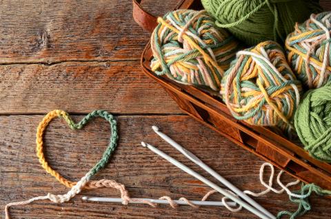 Chain stitching in the shape of a heart, balls of yarn, 2 crochet hooks