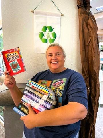 picture of Ms. Maureen holding books