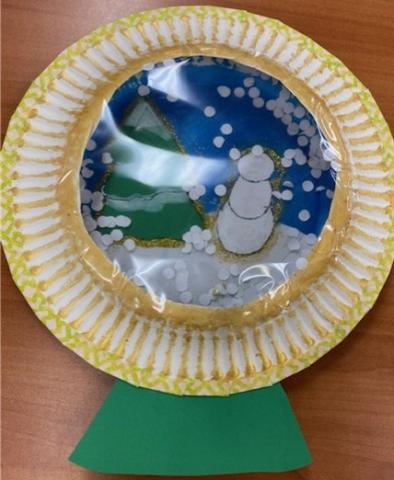 Example of a paper plate snow globe