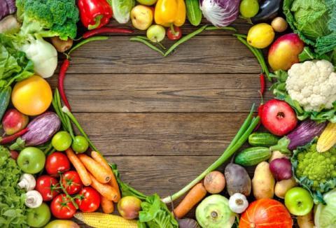Image of fruits and vegetables organized and depicting the outline of a heart icon.