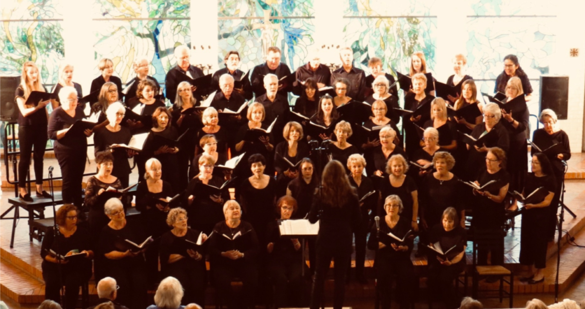 Peninsula Singers dressed in black