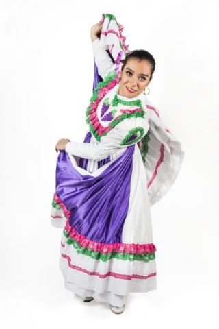 Ballet folklorico dancer