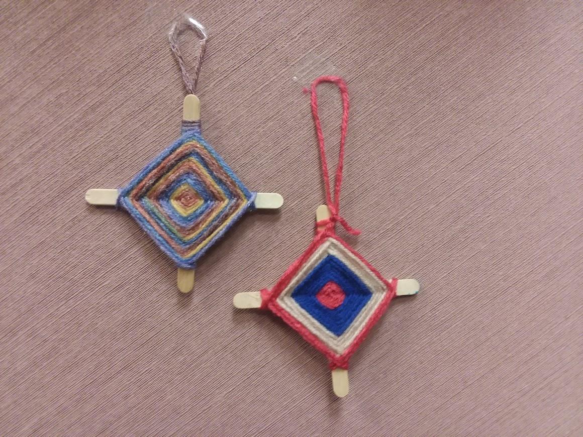 Picture of two Ojos de Dios made from yarn and popsicle sticks