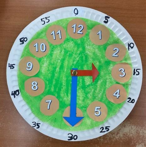 Paper plate clock with movable minute and hour hands