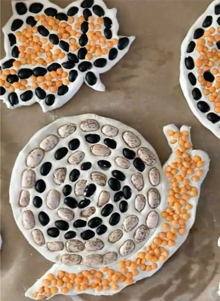 Snail and leaf legume mosaics