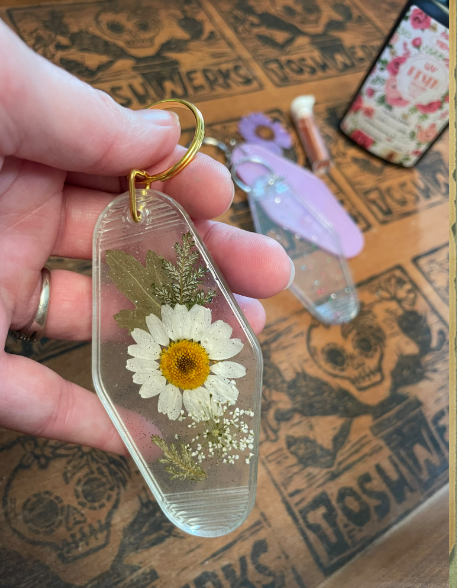 resin pressed flower keychain